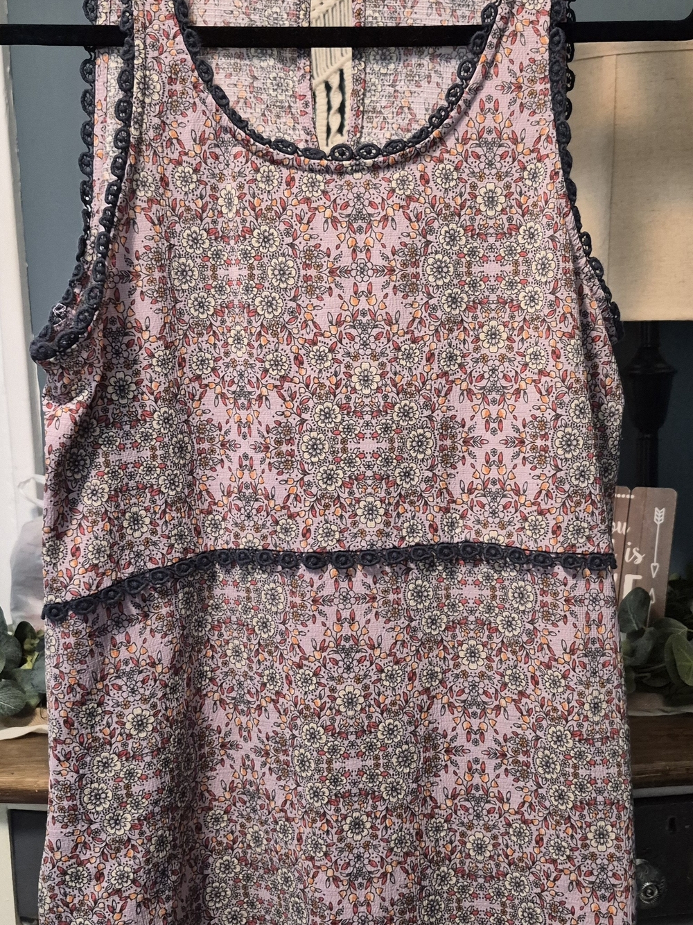 LC Lauren Conrad Pink Floral Tank with Navy Lace Trim Sz L